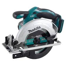 Makita DSS611Z scie circulaire 18V LXT 6 1⁄2 " sur fond blanc avec lame et poignée visibles