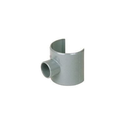 Selle de branchement universelle 6" 150 mm PVC sur fond blanc, mise au point sur raccord et détails techniques