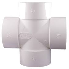 Croix PVC‑BDS BNQ 4 po 040976 raccord en croix pour système d’égout et drainage sur fond neutre
