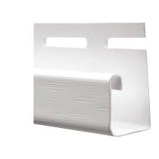 Profilé J Timberclad 5/8" x 12' vinyle blanc sur fond neutre, vue sur encadrement et transition des panneaux