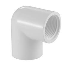 IPEX 043216 coude PVC 90 degrés SDR 6 po sur fond blanc mise au point sur raccord gasketed