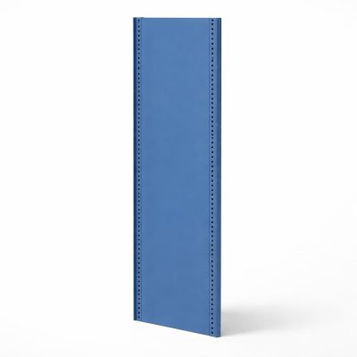 Montant soudé Rousseau Métal 24" x 87" bleu classique sur fond d’atelier avec focus sur les perforations ajustables.