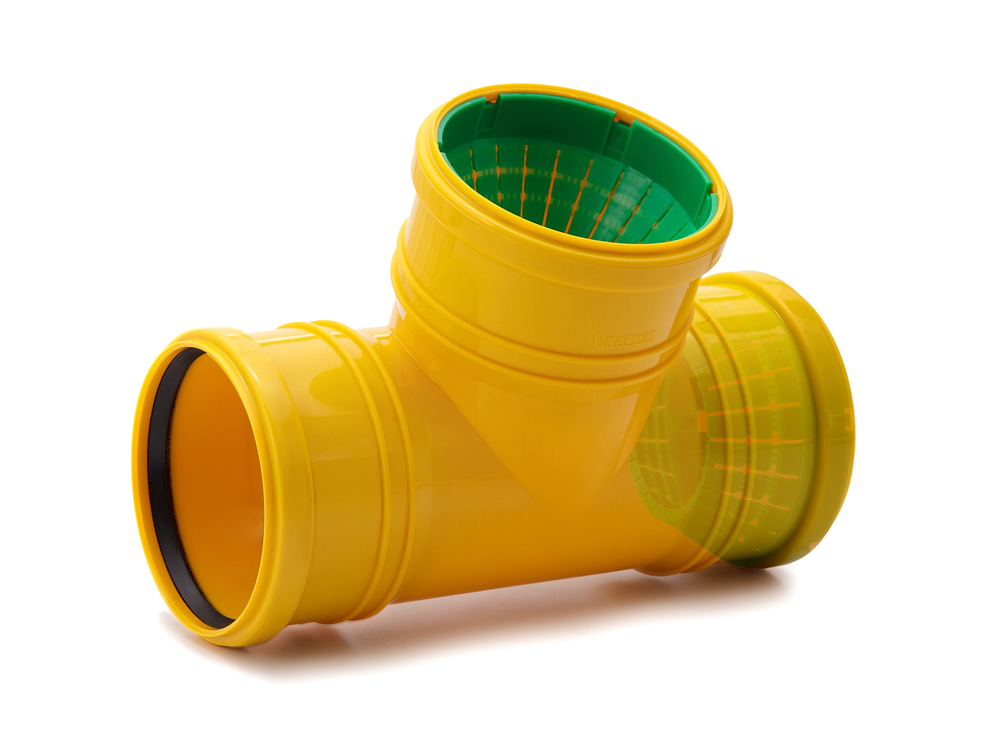 Raccord Y SFM 8″ Uni 200 mm PEHD pour drainage sur fond blanc, vue sur les trois embranchements.
